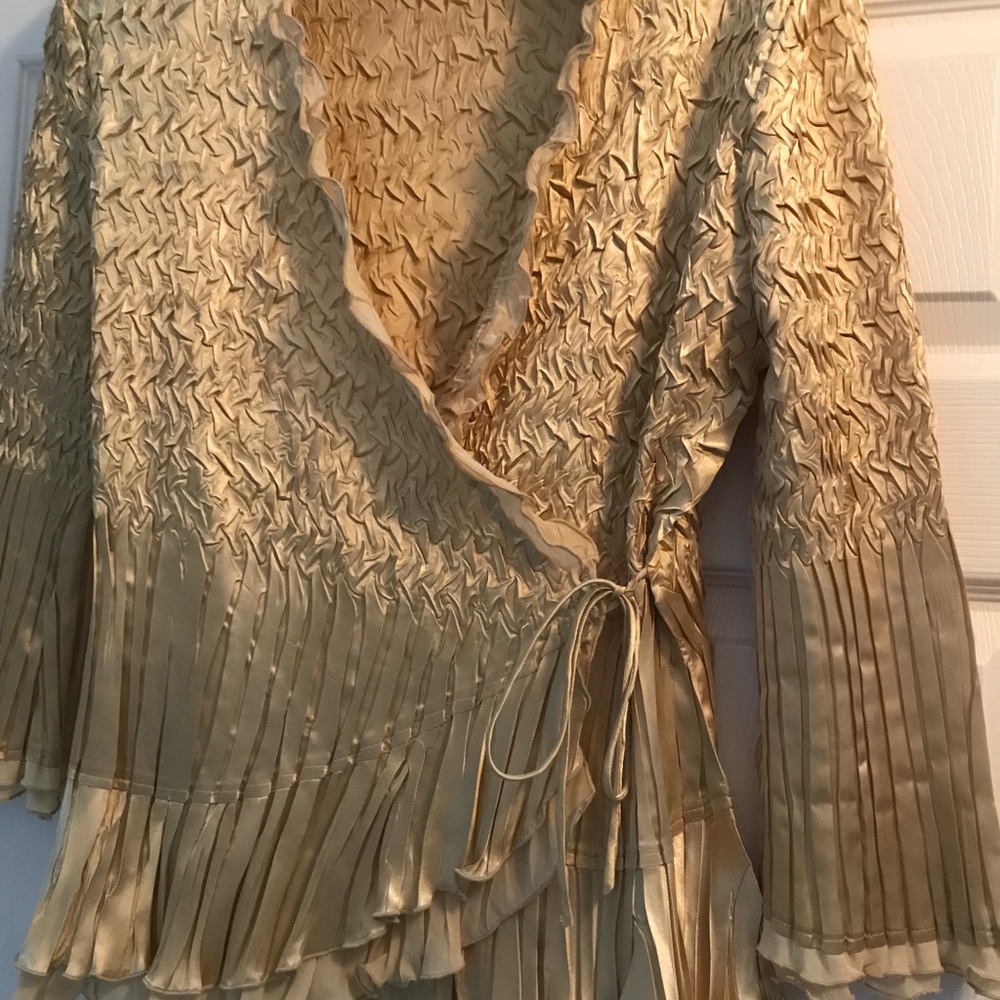 Sharon Young Top size M ~Stunning ~🐝🐝🐝🐝🐝🐝🐝